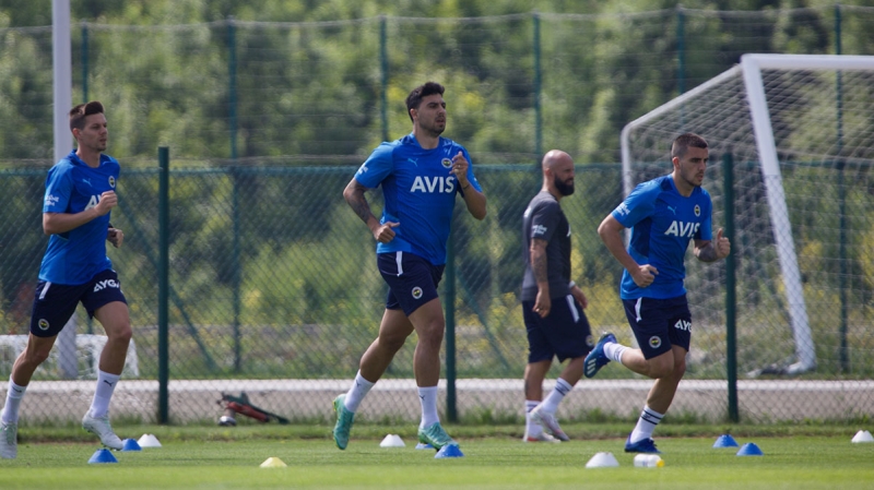 <p>Sar lacivertliler, Ozan'n satlmas ihtimaline karlk da alternatifini belirledi.</p>