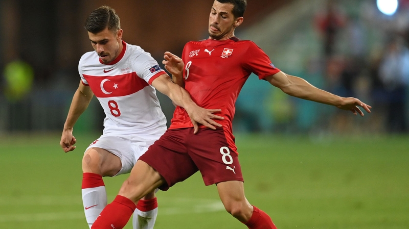 <p>Bonservisi elinde olan, Ozan gibi hem orta sahann eitli blgelerinde hem de sa bekte grev yapabilen Dorukhan Tokz ile temas kurulmas planlanyor. <br></p>