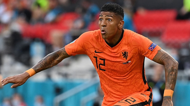 <p><b>İLK KAP: VAN AANHOLT</b></p><p><br></p><p>Bugün İstanbul'a gelecek olan <b>Patrick van Aanholt'un transferini bu akşam saatlerinde açıklamaya hazırlanan Galatasaray,</b> 30 yaşındaki Hollandalı sol bek ile <b>3 yıllık sözleşme</b> imzalayacak.</p>