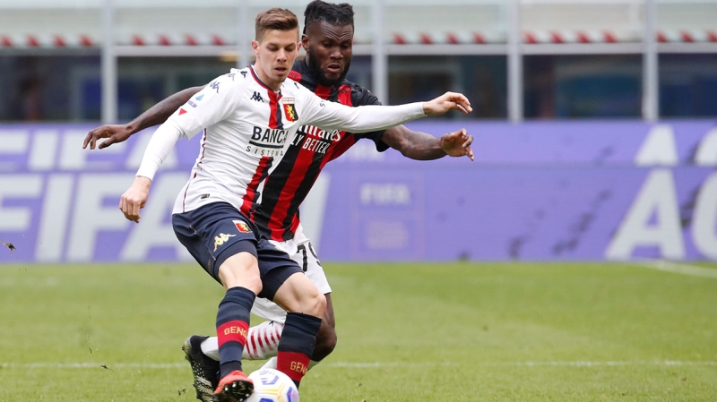 <p>Genoa geçen sezon maçlarının tamamına yakınında 3-5-2 ve 3-4-3 sistemlerini kullanmıştı.</p>