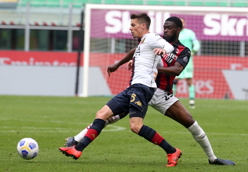 <p>Geçen sezon İtalya'da Genoa'da kiralık oynayan 27 yaşındaki <b>Zajc, bu sezon planlanan 3-4-3 sistemine en uygun isim </b>olarak göze çarptı.</p>
