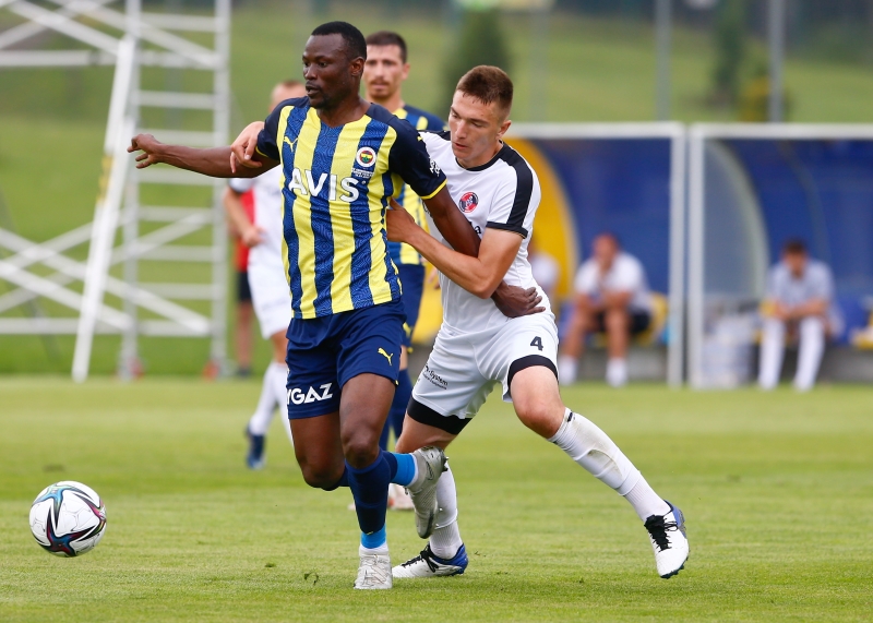 <p>Portekizli hoca daha sonra<b> Mame Thiam, Sadık Çiftpınar, Kemal Ademi </b>ve genç <b>Oğuz Kağan</b>'ı A takım kadrosundan çıkardı. Fenerbahçe yönetimi, 4 oyuncu için gelen teklifleri değerlendirme kararı aldı.</p>