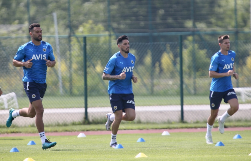 <p>Bu oyuncu <b>Miha Zajc</b>... Sloven orta saha, özellikle hazırlık maçlarındaki performansıyla beğeni topladı. Gençlerbirliği maçında da şık bir gol atan <b>Zajc, gönderilmesi beklenen isimler arasındayken kafaları karıştırdı.</b></p>