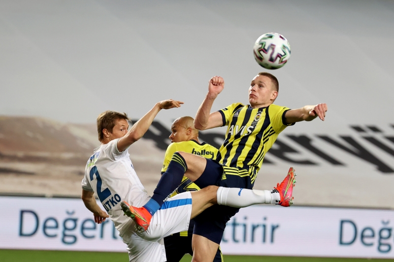 <p>Alman Sky Sports'un haberine g�re sar�-siyahl�lar, savunmadaki eksi�ini hala gideremedi. </p>