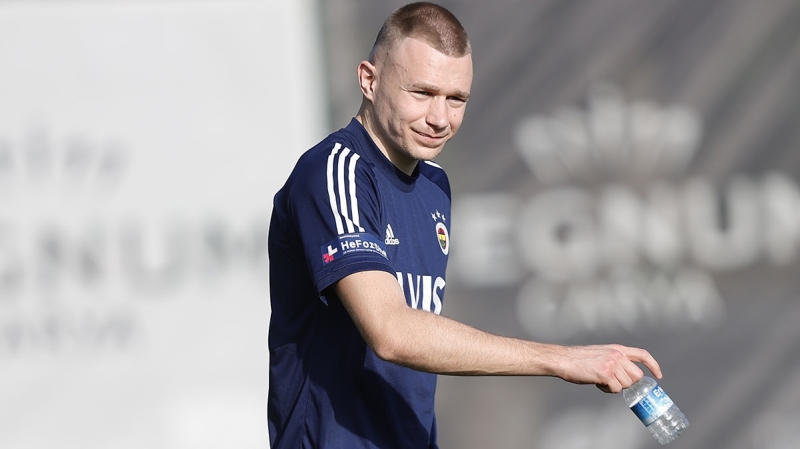 <p>Ancak Fenerbah�e'nin defans oyuncusu i�in 20 milyon Euro istedi�i vurguland�. </p>