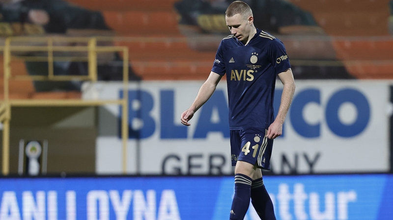 <p><b>2 M�LYON EURO'YA GELD� DE�ER�N� 10'A KATLADI</b><br></p><p><br></p><p>Haberde Szalai'nin Ocak ay�nda K�br�s'�n Apollon Limassol tak�m�ndan 2 milyon Euro'ya transfer edildi�i hat�rlat�ld�. </p>