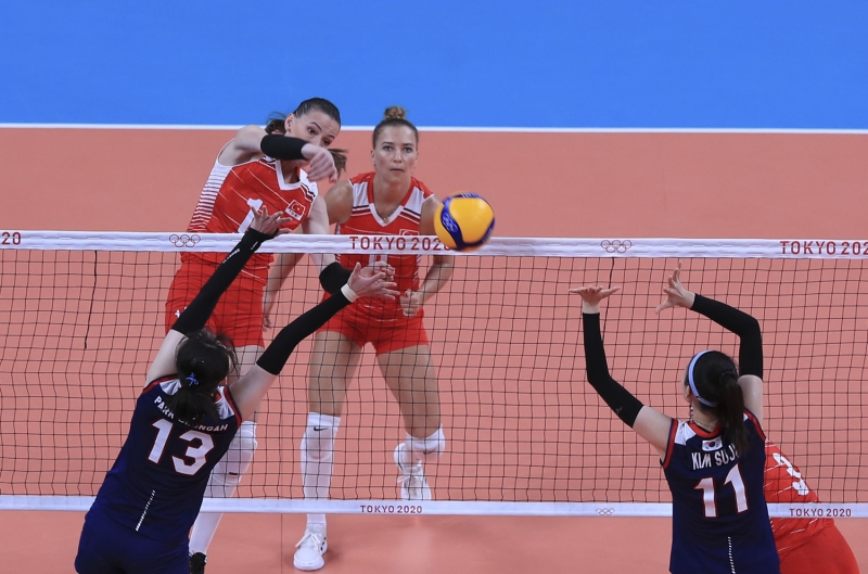 <p>Dördüncü sete Şeyma Ercan'ın etkili servisleriyle başlayan Türkiye, 11-5'lik üstünlük kurdu.</p>