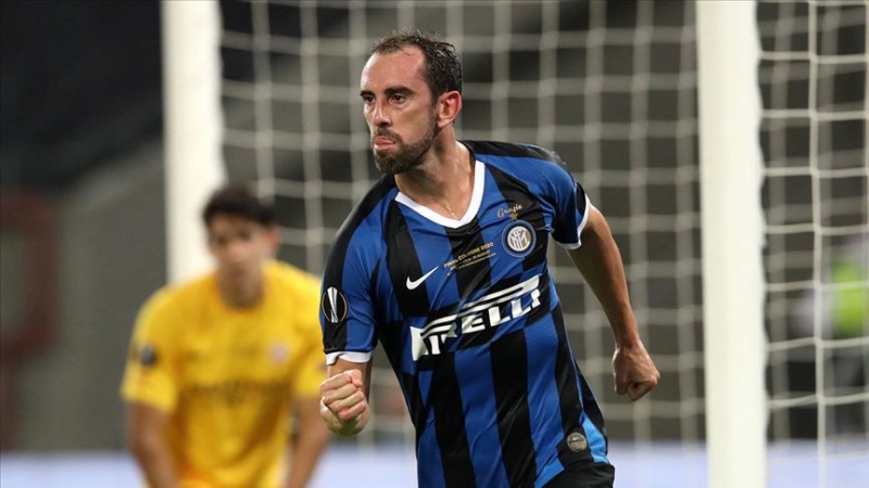 <p>Be�ikta�'ta savunmaya da takviye yap�lacak. Sergen Yal��n'�n tak�m�nda g�rmeyi istedi�i Diego Godin i�in temaslar devam ediyor.</p>