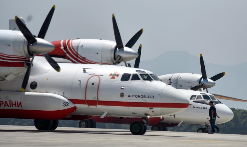 <p>Demir�ren Haber Ajans� (DHA) muhabirleri, Antalya'da ikmal yapt�ktan sonra Manavgat'a u�u� ger�ekle�tiren Ukrayna Acil Durum Devlet Servisi'ne ait AN-32 P tipi u�akla alevlerden zarar g�ren alanlar� ve s�nd�rme u�aklar�n�n u�u�a haz�rlan�� s�recindeki zorlu mesaiyi g�r�nt�ledi. <br></p>