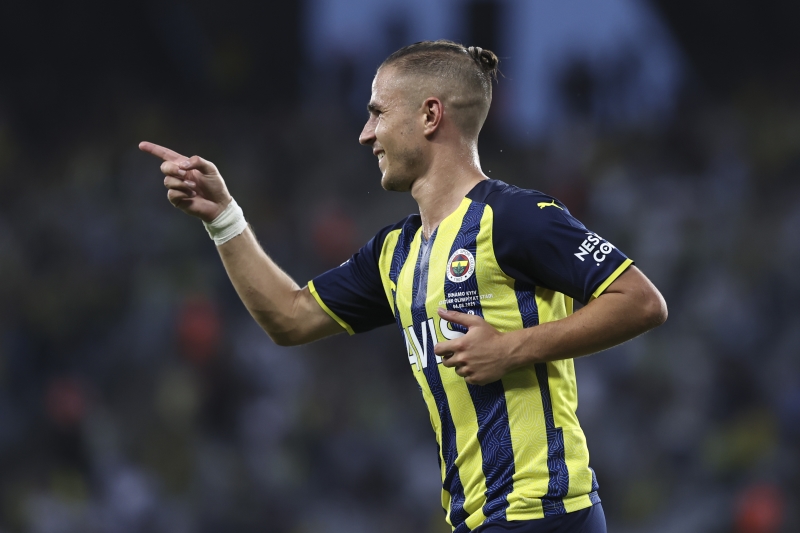 <p>Dembele gibi bir yıldızı kadroya katmak hiç kolay değil. Ancak Fenerbahçe'nin bu transferi için önemli bir kozu var: <b>Dimitris Pelkas...</b> </p>