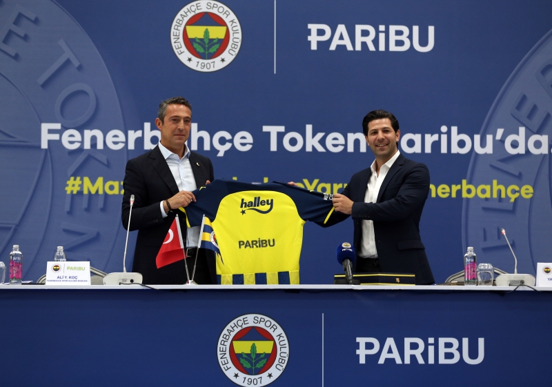 <p><b>TRANSFERİN KAYNAĞI KRİPTO PARA</b><br></p><p><br></p><p>Sarı Lacivertliler, transfer konusunda limit sıkıntısı yaşıyordu. Ancak Paribu ile yapılan anlaşma ile hayata geçen Fenerbahçe Token'den elde edilecek gelir, bu konuda yönetimin elini fazlasıyla rahatlatacak.</p>