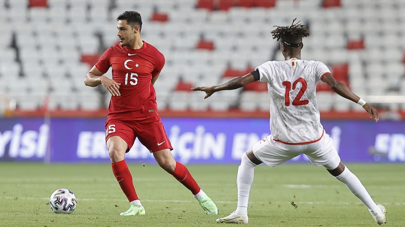 <p><p></p></p><p><b>2024'E KADAR SÖZLEŞMESİ VAR!</b></p><p><br></p><p>Ozan Kabak'ın Schalke ile sözleşmesi 2024 yılında sona eriyor. Kartal, 21 yaşındaki stoperi kiralık olarak kadrosuna katmayı planlıyor. </p>