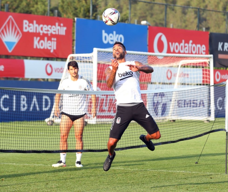 <p>Siyah beyazlılar'da N'Sakala, Atiba, N'Koudou ve Kenan Karaman'ın yerlerine, Rıdvan Yılmaz, Teixeira, Larin ve Batshuayi forma giyecek.</p>