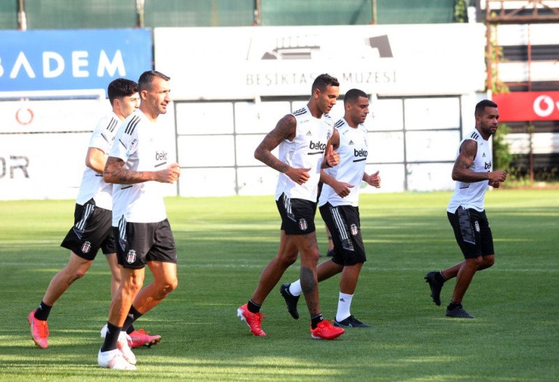 <p>Beşiktaş'ın Karagümrük karşısına şu muhtemel 11'le çıkması bekleniyor.</p>