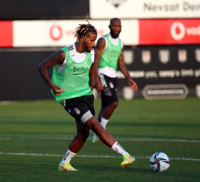 <p>Valentin Rosier</p>