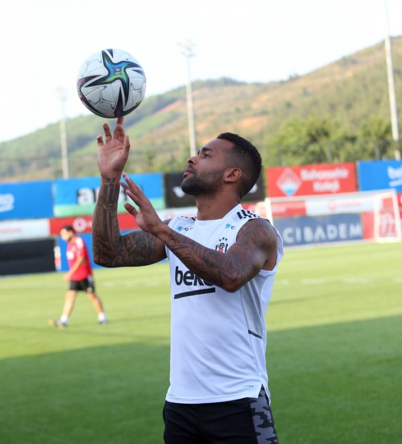 <p>Alex Teixeira</p>