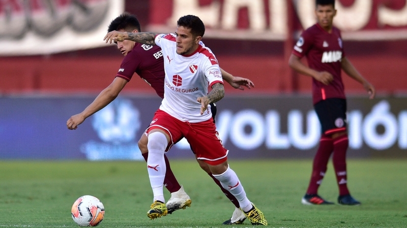 <p>Fenerbahe'ye gitmek istediini belirten Bustos, <b>'Trkiye'ye gideceim iin heyecanlydm. Transfer tamamlanmak zereyken ve szlememin son senesinde olmama ramen bu kadar yksek bonservis istenmesi nadirdir'</b> dedi.</p><p><br></p><p>Fotoma</p>