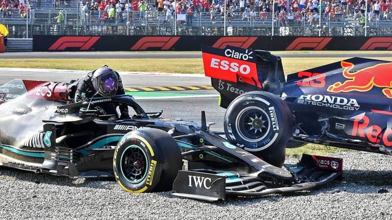 <p>Verstappen viraj� alamazken, Hamilton ise fren yapmas�na ra�men kendini kazadan sak�namad�.</p>