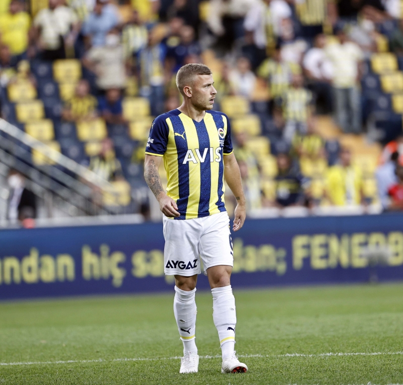 <p>73. dakikada oyuna dahil olan <b>Max Meyer</b> de 15 kez topla buluurken <b>girdii tek ikili mcadeleyi kaybetti. </b></p>