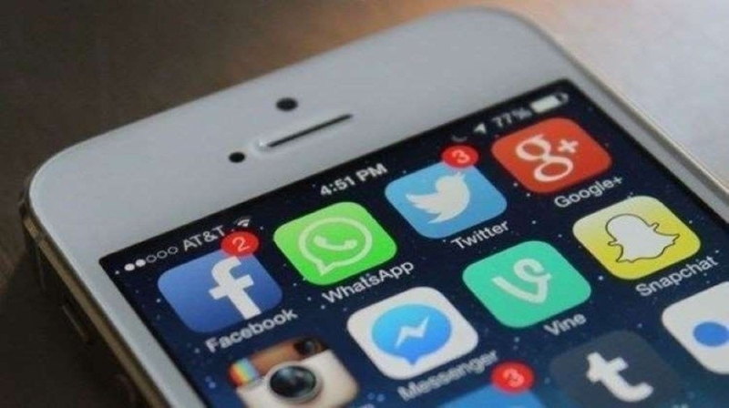 <p>WhatsApp bu i�lemi yaparken Apple cihazlardaki ses alg�lama sistemini �al��t�r�yor. Yap�lan �eviriler sonras� elde edilecek veriler depolanacak ve tekrar �evirir gereksinimi de ortadan kalkm�� olacak.</p><p><br></p>
