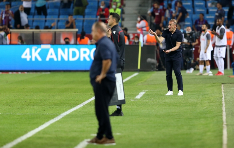 <p>Instagram'da büyük tepki</p><p>İkinci devrede oyun olarak etkili olamayan Cim Bom'da teknik direktör Fatih Terim'in hamleleri çok eleştirildi. </p>