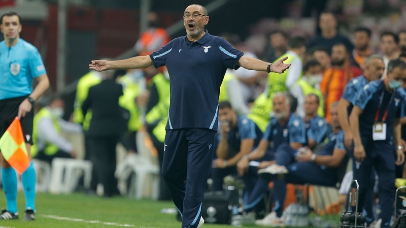 <p><b>AİLESİ FIORENTINA AŞIĞI</b></p><p><br></p><p>Fatih Terim'e olan ilgisi ve saygısıyla dikkat çeken Maurizio Sarri'nin ailesinin koyu Fiorentina taraftarı olması da bu duruma en büyük etken... Sarri, İtalya'da verdiği bir röportajda annesi ve büyükannesinin Fiorentina'yı çok sevdiklerini anlatmıştı.</p>