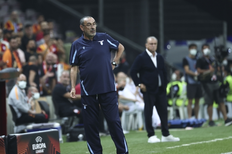 <p><b>OYNATTIĞI FUTBOLDAN ETKİLENDİ</b></p><p><br></p><p>Terim, Fiorentina'yı çalıştırırken İtalya 4. Ligi'nde <b>Sansovino</b>'da görev yapan Sarri'nin, tecrübeli hocanın oynattığı futboldan çok etkilendiği ve futbol felsefesinin temelini bu anlayışın oluşturduğu belirtildi.</p>
