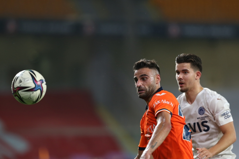 <p><b>Meyer, Muhammed, Rossi, Berisha </b>ve <b>Ferdi Kadıoğlu</b>, bu karşılaşmada hamle oyuncusu olarak <b>kulübede yer alacak. </b></p>