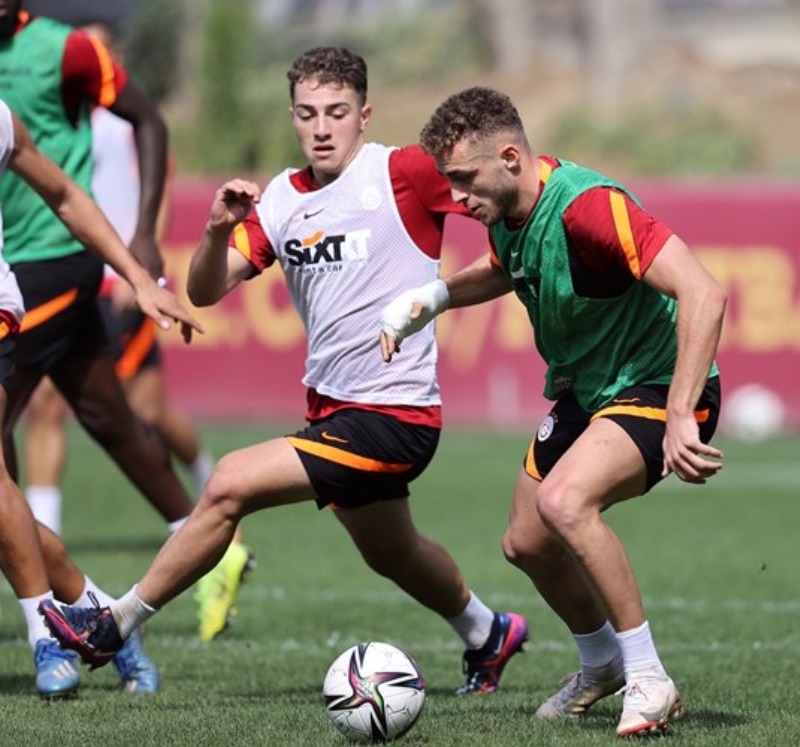 <p>Sol önde ise Kerem'in yerine doktorların izin vermesi durumunda <b>Barış Alper Yılmaz</b> görev yapacak. </p>