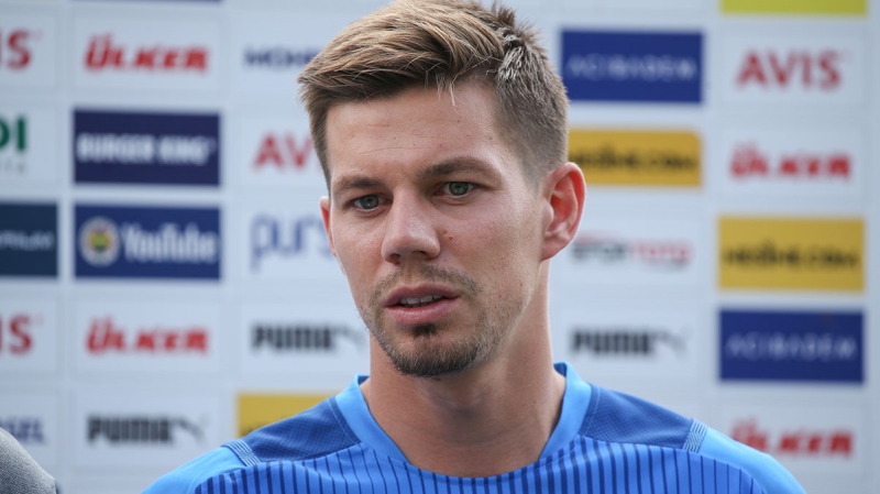 <p><b>OLAY MAHKEMEYE TAINDI </b></p><p><br></p><p>Fenerbahe, parann yanl hesaba aktarldn anlad. Kulp, ikinci bir ortak olan Doetinchemmer'den ve irketlerinden miktar geri talep etti. Olay mahkemeye tand.</p>