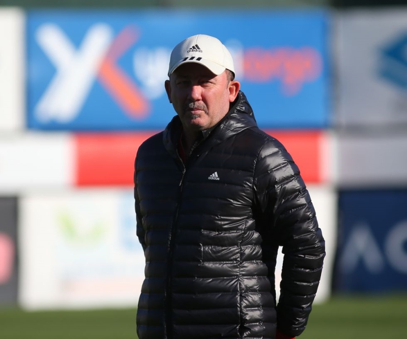 <p>Teknik direktör <b>Sergen Yalçın</b>'ın kalan futbolculardan nasıl bir kadro çıkartacağı ve stoperde Serdar'ın yanında kimi oynatacağı büyük merak konusu.</p>