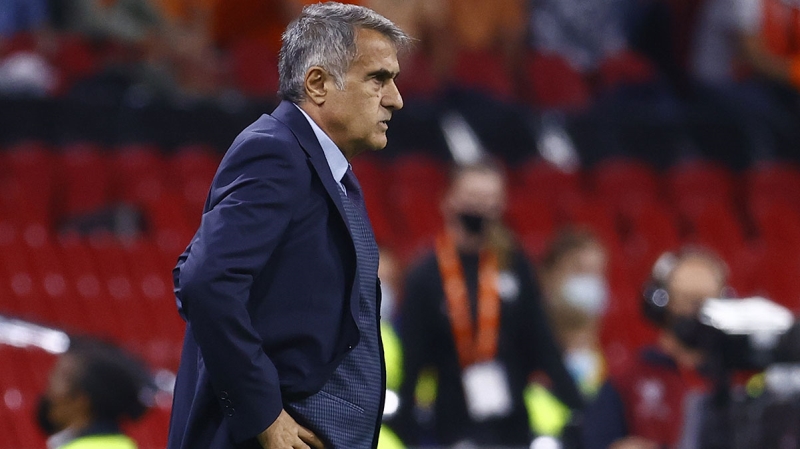 <p>Başakşehir, Çaykur Rizespor, Göztepe ve Yeni Malatyaspor'dan gelen teklifleri reddeden Şenol Güneş, bir süre Türkiye'de takım çalıştırmak istemiyor.</p>