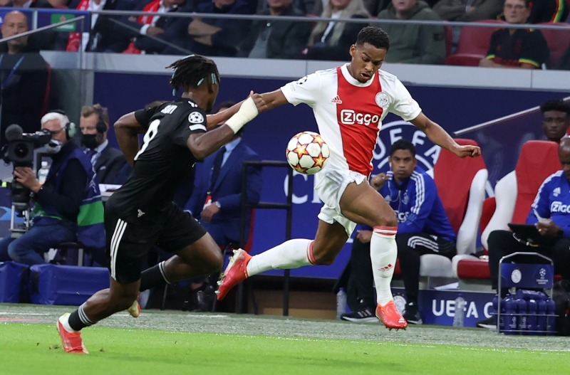 <p><b>DE TELEGRAAF: 'GL AJAX MKEMMEL LER YAPIYOR'</b></p><p><br></p><p>lkenin en saygn gazetelerinden De Telegraaf, <b>'Gl Ajax, ampiyonlar Ligi'nde mkemmel iler yapyor'</b> balyla verdii haberinde, man bandan sonuna kadar Ajax'n Beikta karsnda hi zorlanmadn kaydetti. </p>