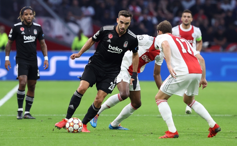 <p>Gazete, <b>'Trkler, bu artlar altnda kendilerini cesurca savundu'</b> yorumuna yer verdi.</p>