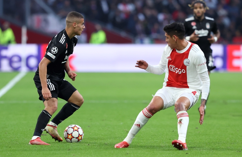 <p><b>VOETBAL INTERNATIONAL: AJAX IKIINI SRDRD</b></p><p><br></p><p>Voetbal International dergisi ise Ajax'n ampiyonlar Ligi'nde 'hrpalanm' Beikta'a kar kn srdn vurgulayarak, Amsterdam ekibinin elde ettii galibiyetler sayesinde Hollanda'nn UEFA sralamasnda sve ve svire'yi getiine dikkati ekti.</p><p>Milliyet</p>