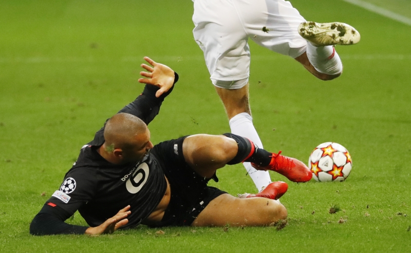 <p><b>Burak Yılmaz</b>, 36 yaş ve 76 gün ile <b>Şampiyonlar Ligi'nde ağları sarsan en yaşlı Türk oyuncu</b> rekorunu kırdı.<br></p>