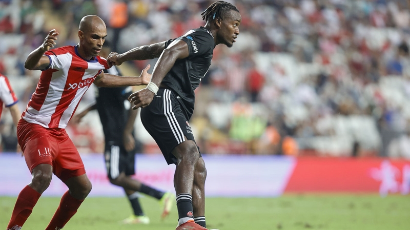 <p><b>'AJAX MAÇINDA KAÇIRDIĞIM GOL İÇİN ÜZGÜNÜM'</b></p><p><br></p><p>'Ajax maçından dolayı üzgünüm. Özellikle ilk pozisyonda atamadığım golden dolayı üzgünüm. O gol olmayıdı. Bizim için iyi bir başlangıç olurdu.'</p>