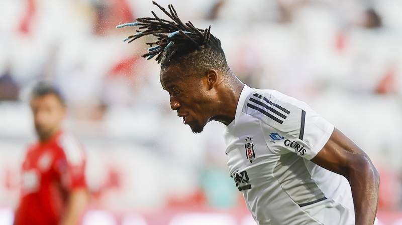 <p><b>'BEŞİKTAŞ'TAKİ GELECEĞİMLE İLGİLİ SEZON SONUNDA KONUŞURUZ'</b></p><p><br></p><p>'Şu an düşündüğüm tek şey önümüzdeki maç. Galip gelip, milli ara öncesi moral bulmak istiyoruz. Tamamen hedefe odaklanmış durumdayım. Geleceğimle ilgili sezon sonunda konuşuruz.'</p>