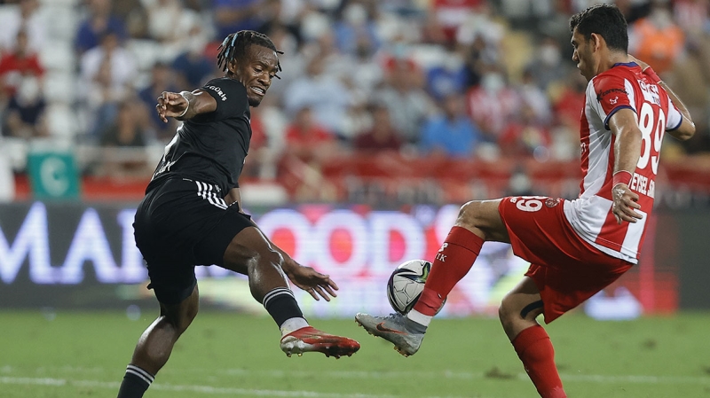 <p><b>'N'KOUDOU BANA BEŞİKTAŞ HAKKINDA HER ŞEYİ ANLATTI'</b></p><p><br></p><p>'N'Koudou iyi bir arkadaşım, menajerimiz aynı. Bana Beşiktaş hakkında her şeyi anlattılar. Beşiktaş gibi büyük bir takımda oynamak, kariyerimde ihtiyacım olan bir şeydi.'</p>