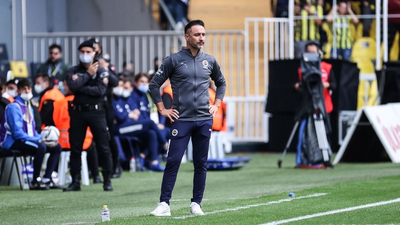 <p>Fenerbahçe'nin Portekizli hocası Vitor Pereira, ilk 11 tercihinde yıldız isme forma şansı vermedi. </p>