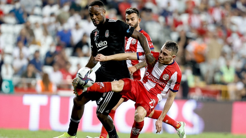 <p>2018'de 1 milyon 850 bin Euro bonservisle Be�ikta�'a gelen Larin, �zellikle ge�en sezonki performans� ile de�erini katlad�.</p>