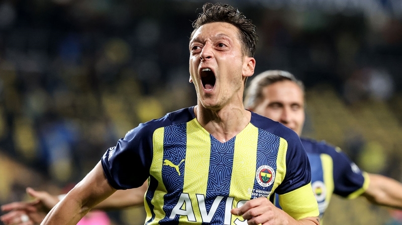 <p>Milli maç arasından sonra Pereira'nın yıldız futbolcuya karşı tutumunda bir değişiklik olup olmayacağı merak konusu.</p>