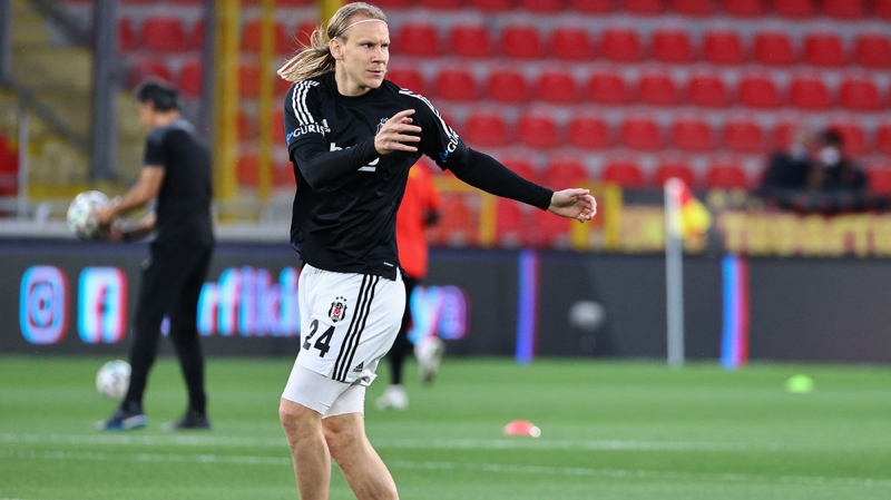 <p>Dinamo Kiev'den transfer olduğu dönemde bonservissiz geldiği için imza parası da alan ve Beşiktaş'a bu sezonki maliyeti <b>3.5 milyon euro</b> olan futbolcuya teklif edilen sözleşme belli oldu. </p>