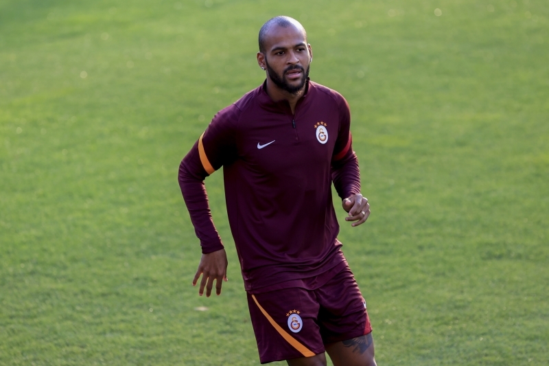 <p>Brezilya kulübü cephesinde, Galatasaray'la anlaşmaya da kesin gözüyle bakılıyor. <b>Palmeiras'ın tıpkı Marcao'ya yaptığı gibi, Galatasaray'a da çok iyi bir teklif sunacağı öğrenildi.</b></p>