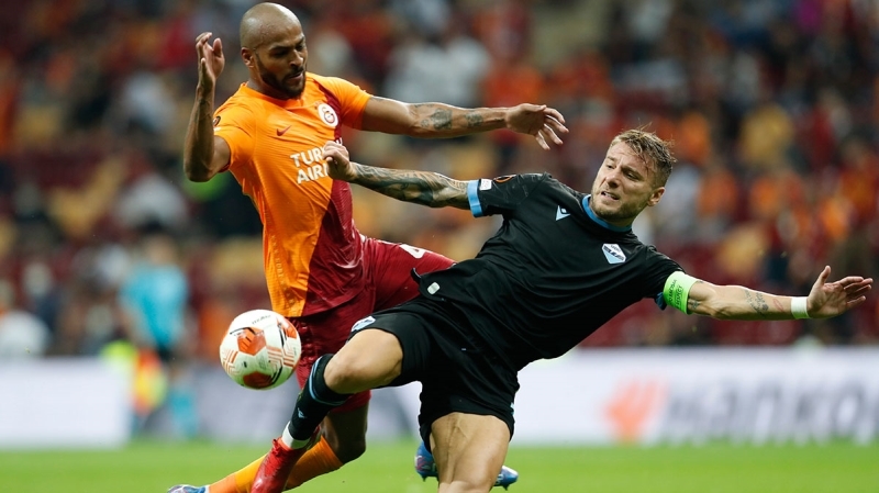 <p><b>AVRUPA'DA KALMAK İSTİYOR, AMA...</b></p><p></p><p><span ><br></span></p><p><span >Normal şartlar altında Avrupa'da kalmak ve büyük takımlara gitmek isteyen, hatta Roma ile uzun süre görüşmeler yapan<b> Marcao'nun, Palmeiras'dan gelen teklife, 'Evet' dediği ileri sürüldü. </b></span><br></p>