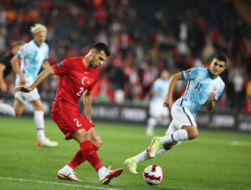<p>Milliler'in Katar yolu kendi performansından çok rakiplerinin alacağı sonuçlara göre şekillenecek.</p><p>Fanatik</p>