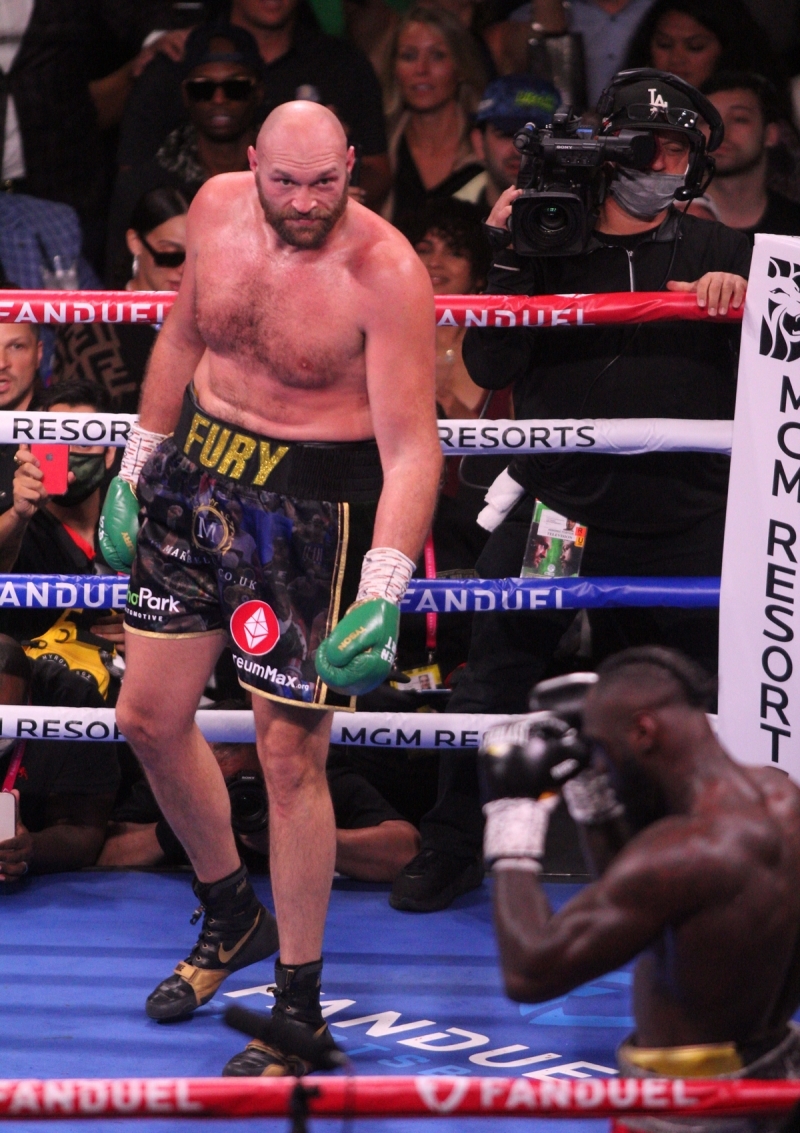 <p>Fury karşılaşma sonrası yaptığı açıklamada rakibine tepki göstererek, 'Her zaman benim en iyi olduğumu ve onun ikinci olduğunu söyledim. Ben bir sporcuyum, biraz sevgi ve saygı göstermek için yanına gittim ve o da göstermek istemedi. Onun için dua ediyorum. Beni sevmiyor çünkü onu üç kez yendim.' ifadelerini kullandı</p>