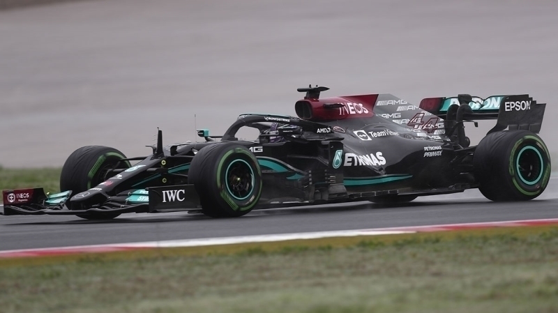 <p>Yarışa 11'inci sırada başladıktan sonra önündeki rakiplerini tek tek geçen Hamilton'a Perez geçit vermedi.</p>