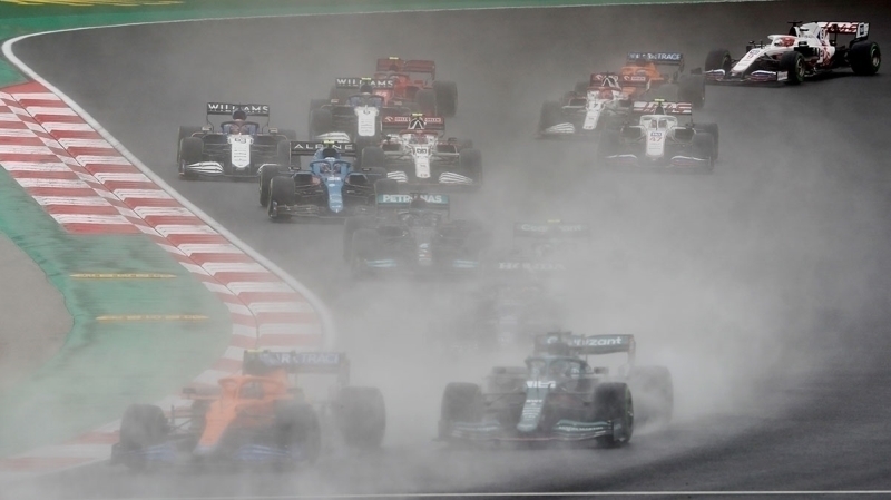 <p>Formula 1 Türkiye Grand Prix'sinde ilk 5 şöyle oluştu:</p><p><br></p><p>1- Valtteri Bottas</p><p>2- Max Verstappen</p><p>3- Sergio Perez</p><p>4- Charles Leclerc</p><p>5- Lewis Hamilton</p>