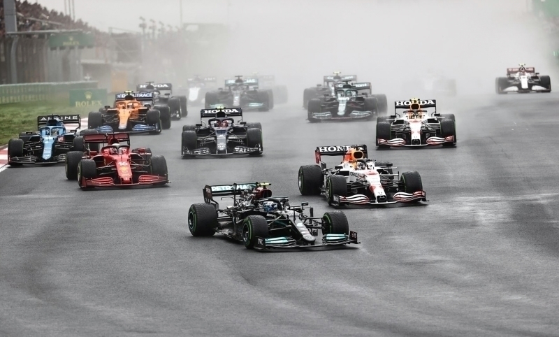 <p>Yarış boyunca hata yapmayan ve iyi bir sürüş gerçekleştirilen Mercedes'in Fin pilotu, bu sezonki ilk zaferini Türkiye GP'de elde etmiş oldu. </p>